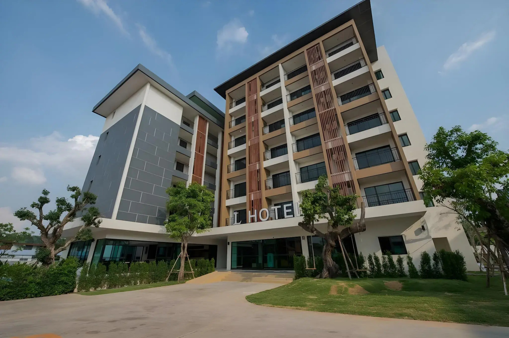 L Hotel