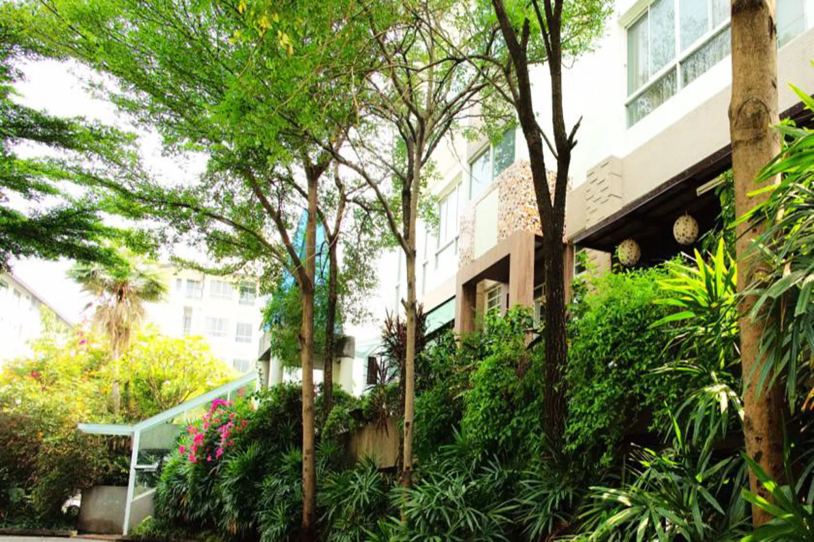 J Park Hotel