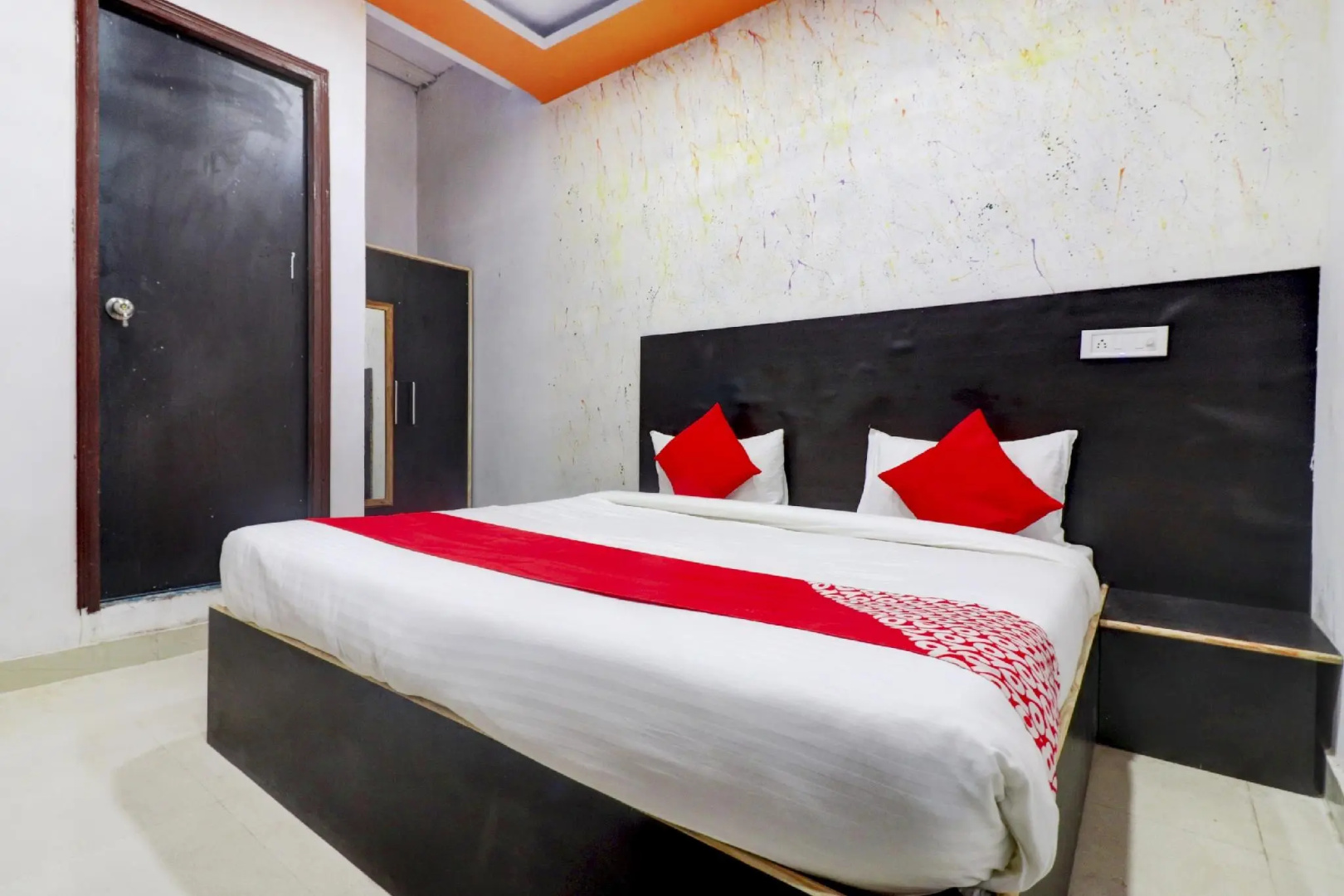 OYO 76841 Hotel Happy Stay