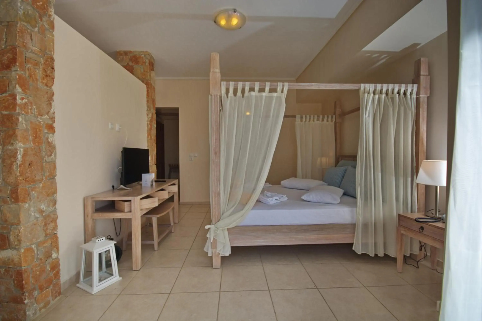 Alonissos Beach Bungalows & Suites Hotel