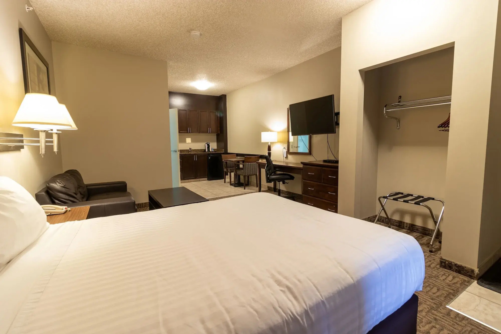 BCMInns Lac La Biche