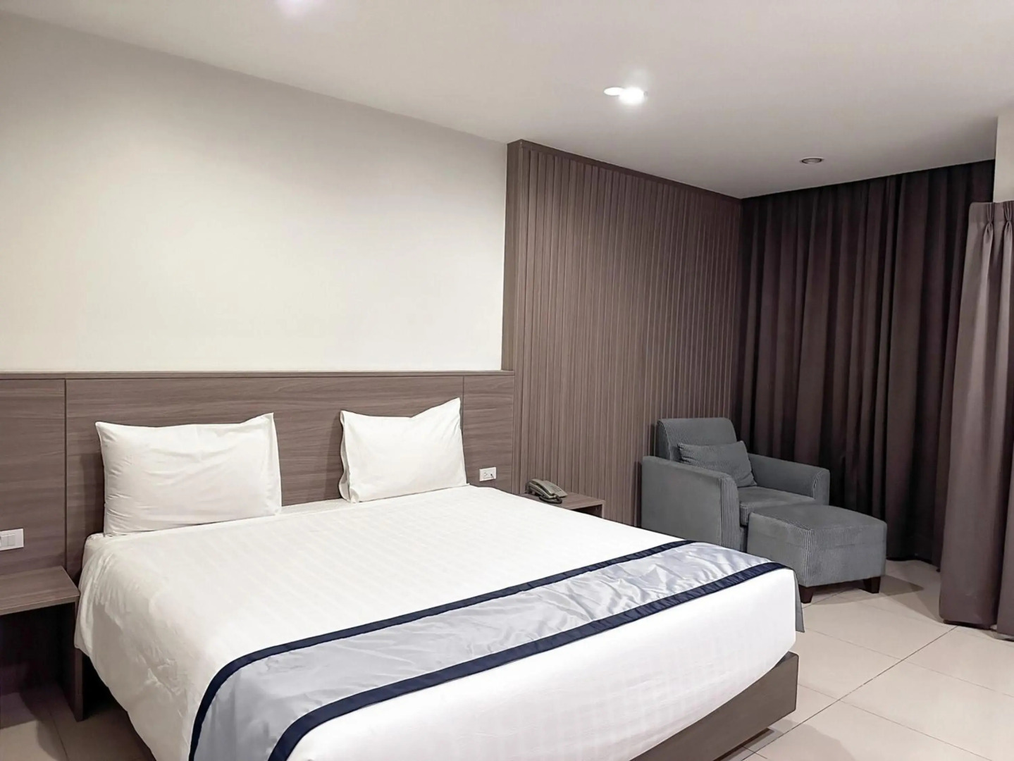 Crystal Suites Suvarnabhumi Airport