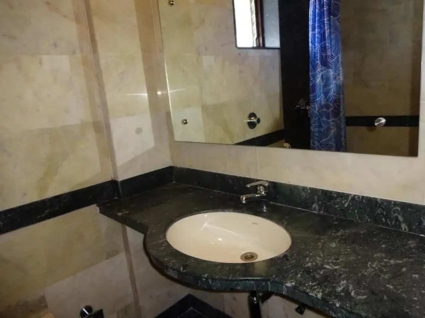 Nahar Manchester Inn