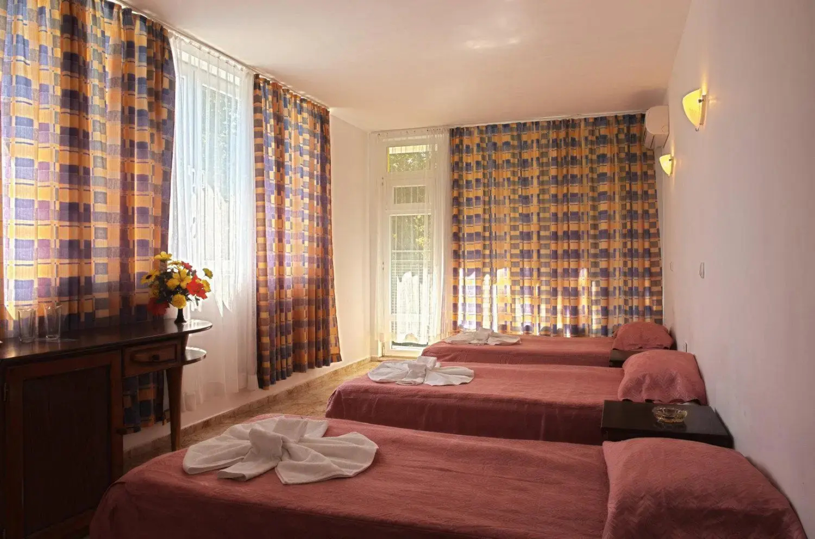 Sunny Varshava Hotel