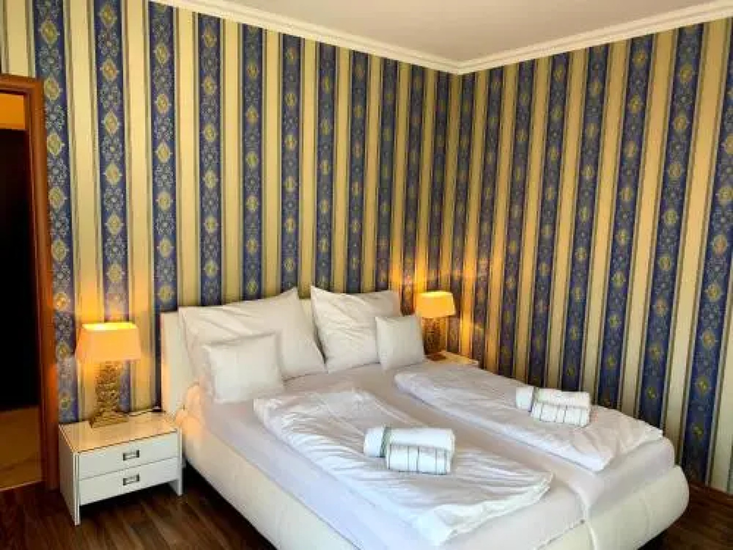 Lakeside Luxury Apartment