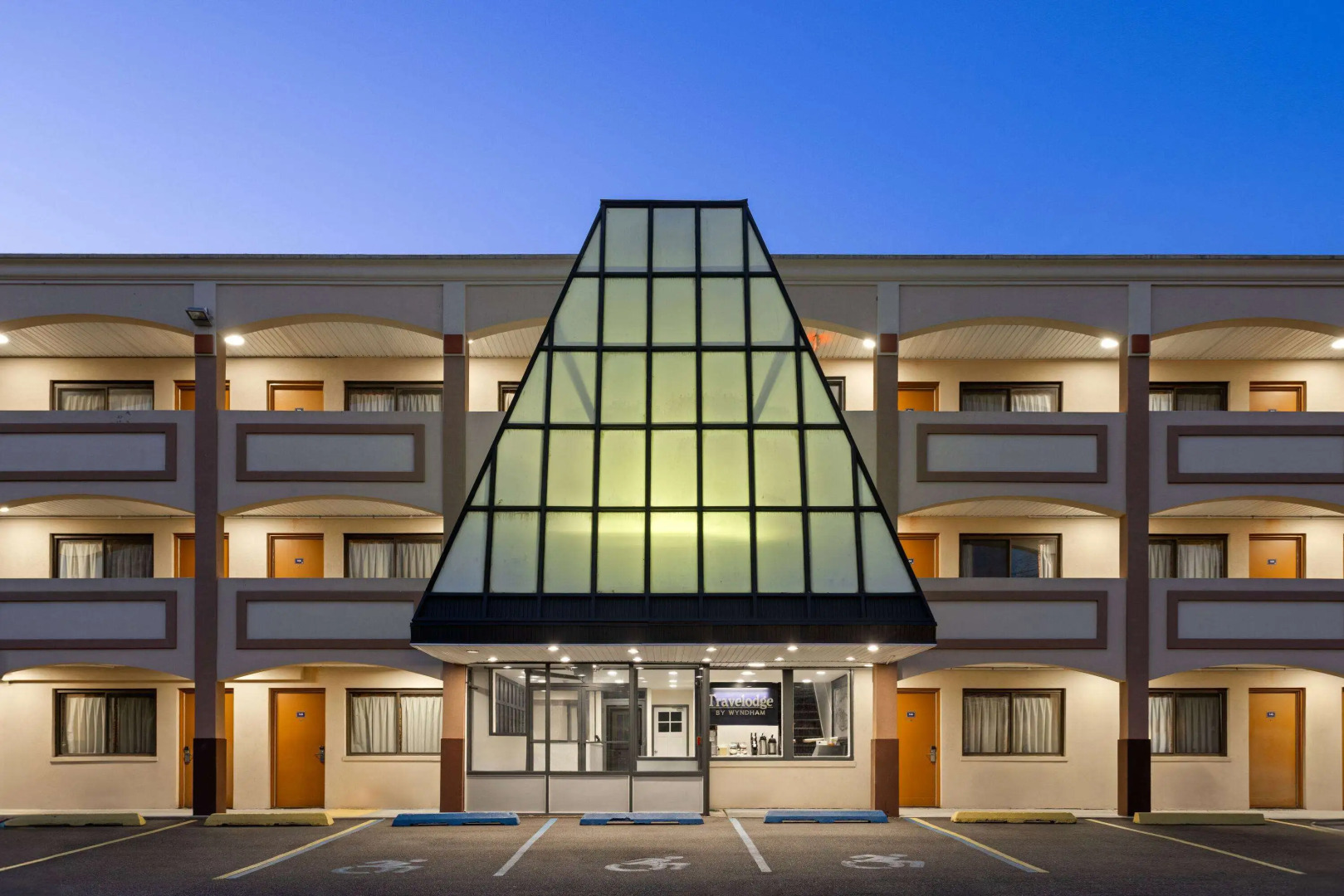 Travelodge by Wyndham Manhasset