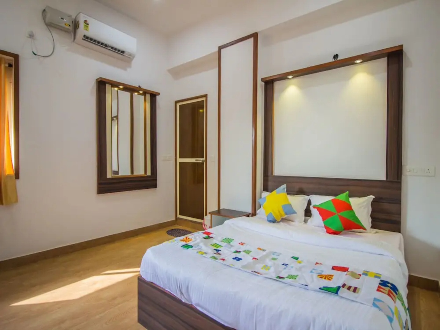 OYO 15125 Home Modern Studio Near Mall De Goa