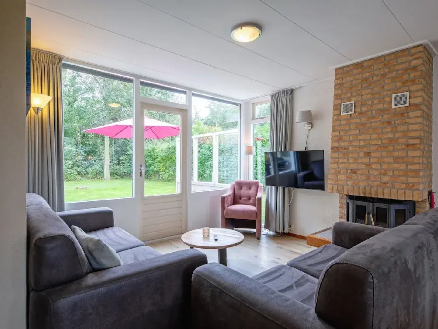 Cozy Holiday Home With hot tub on Texel