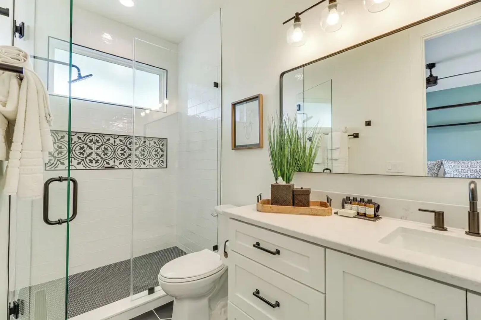 Walk to Beach: Farmhouse w Lake Travis Views