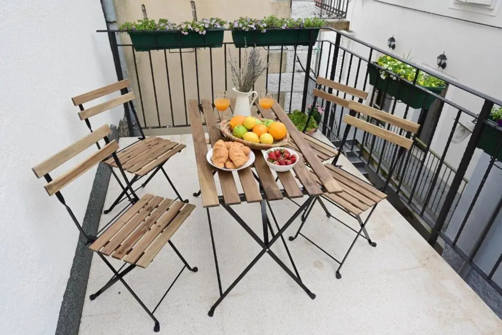 Apartment D & Studio L