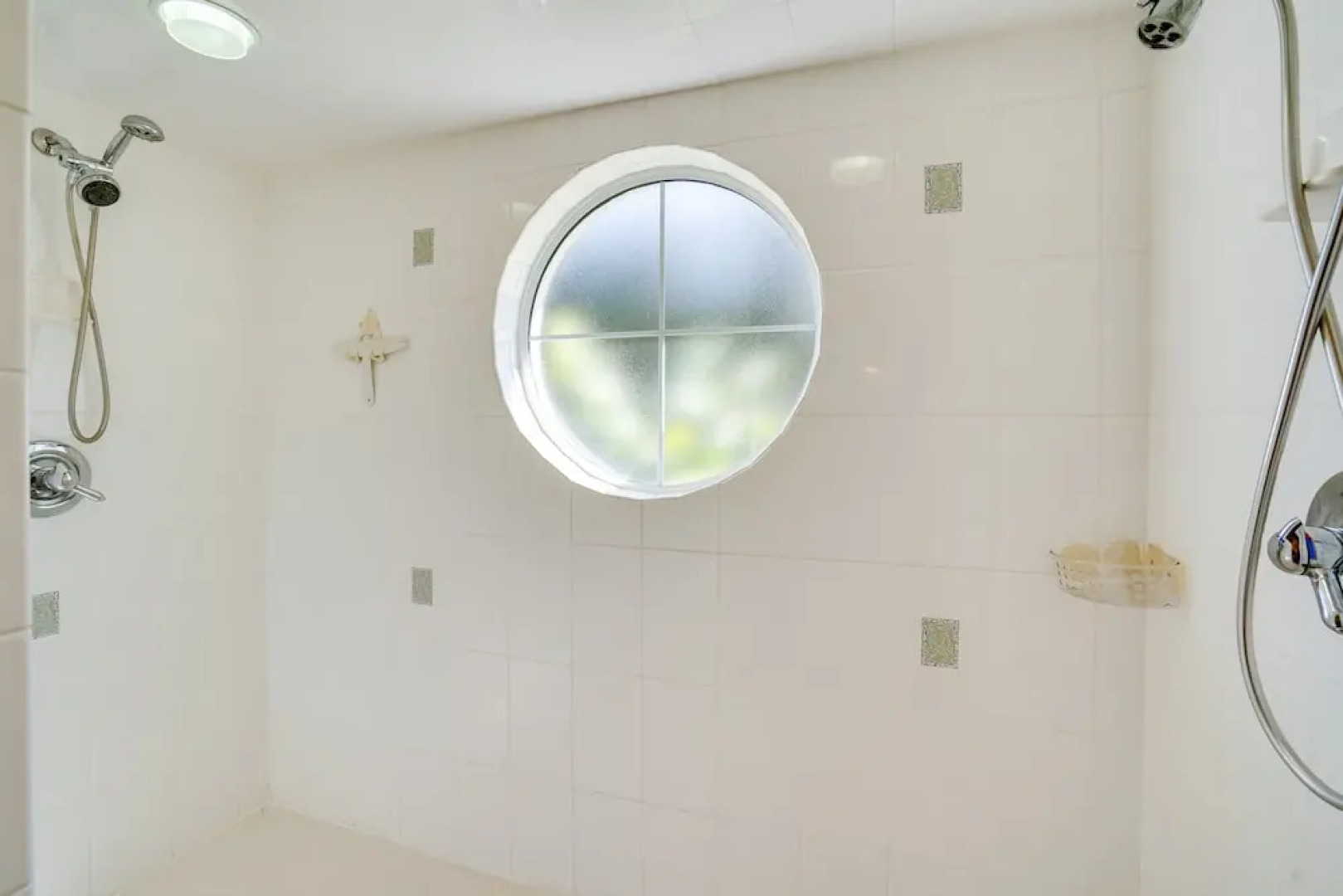 Walk to Lake: Home w/ Screened Porch in Sebring!