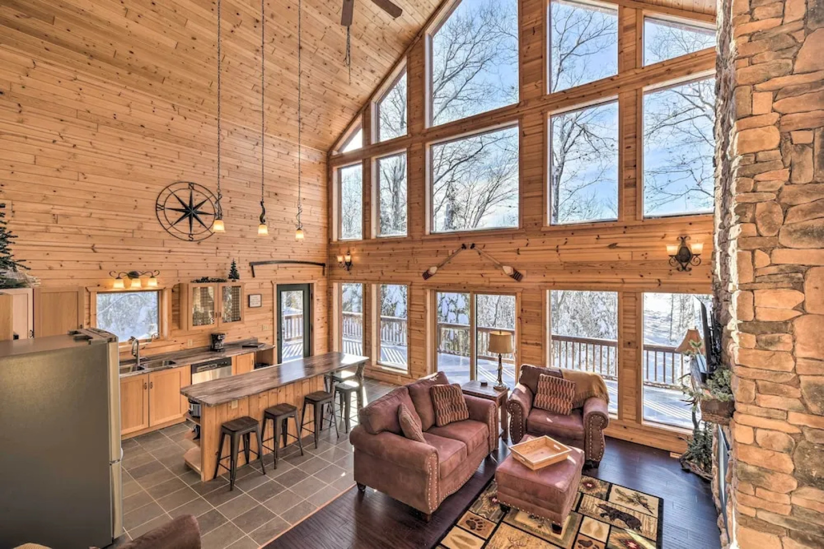 Paddle Ready: Hayward Lake View Retreat w/ BBQ