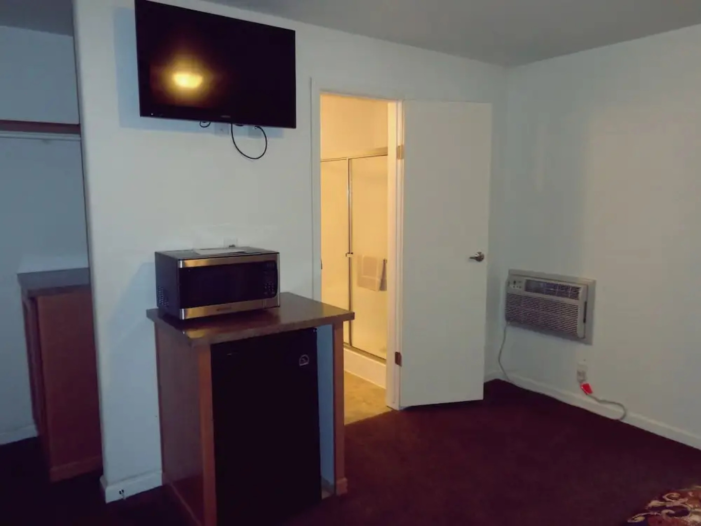 Crashpad Bunkhouse & Noonan Hotel