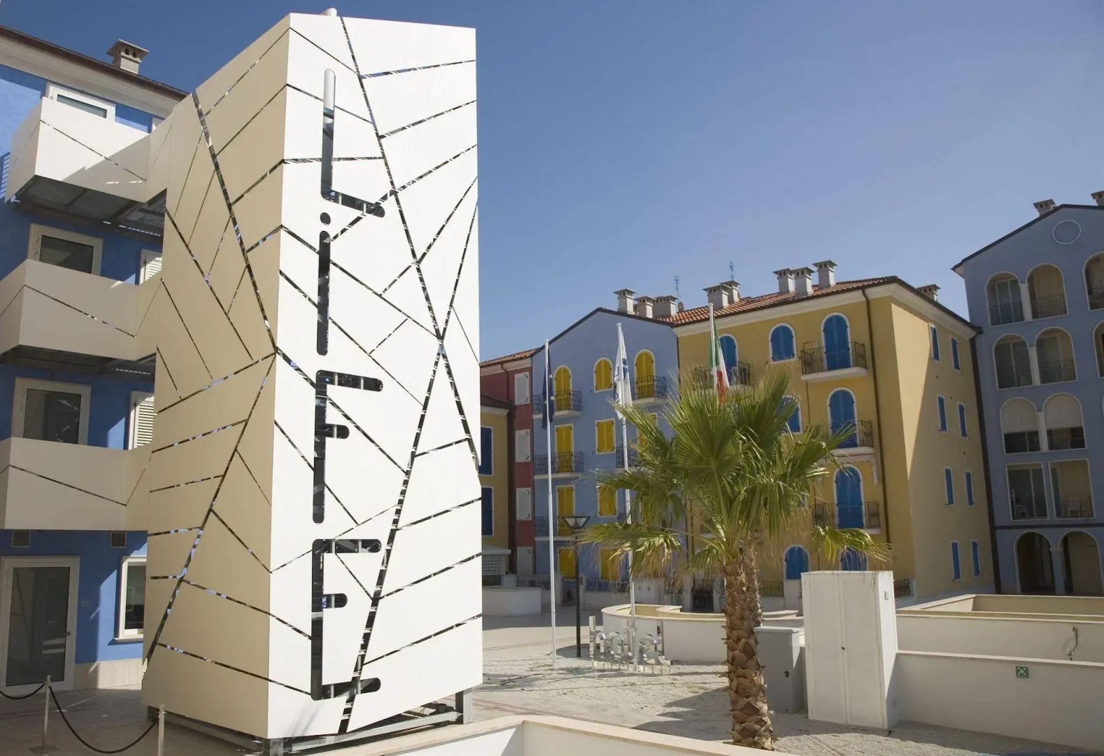 Life Hotel