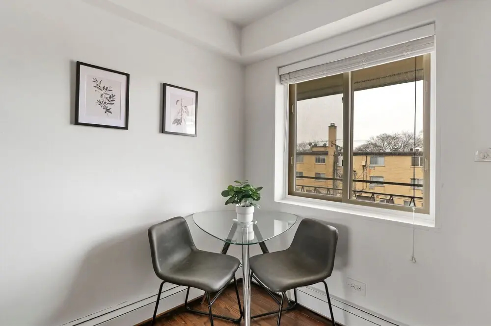 Picturesque 1BR Apt in Arlington Heights
