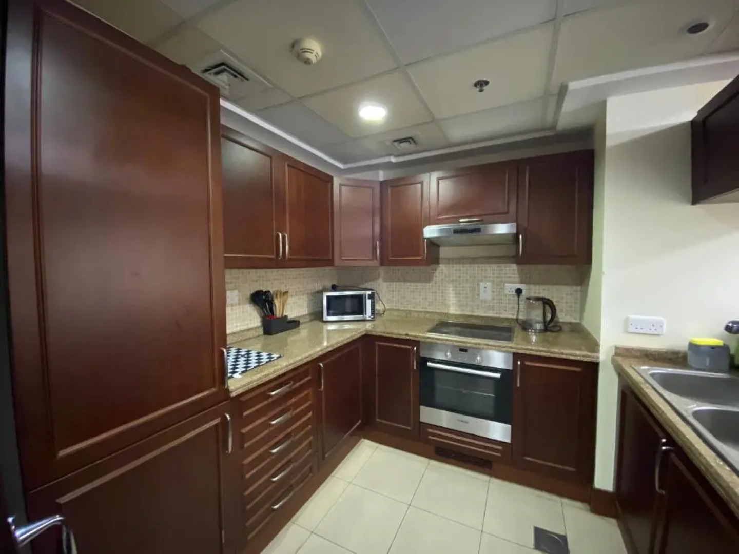 2 bedrooms apartment in Marina 1 towers king Abdullah economy city شقه غرفتين في المارينا ١