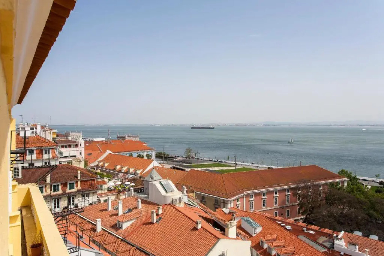 Chiado River View Deluxe Apartment