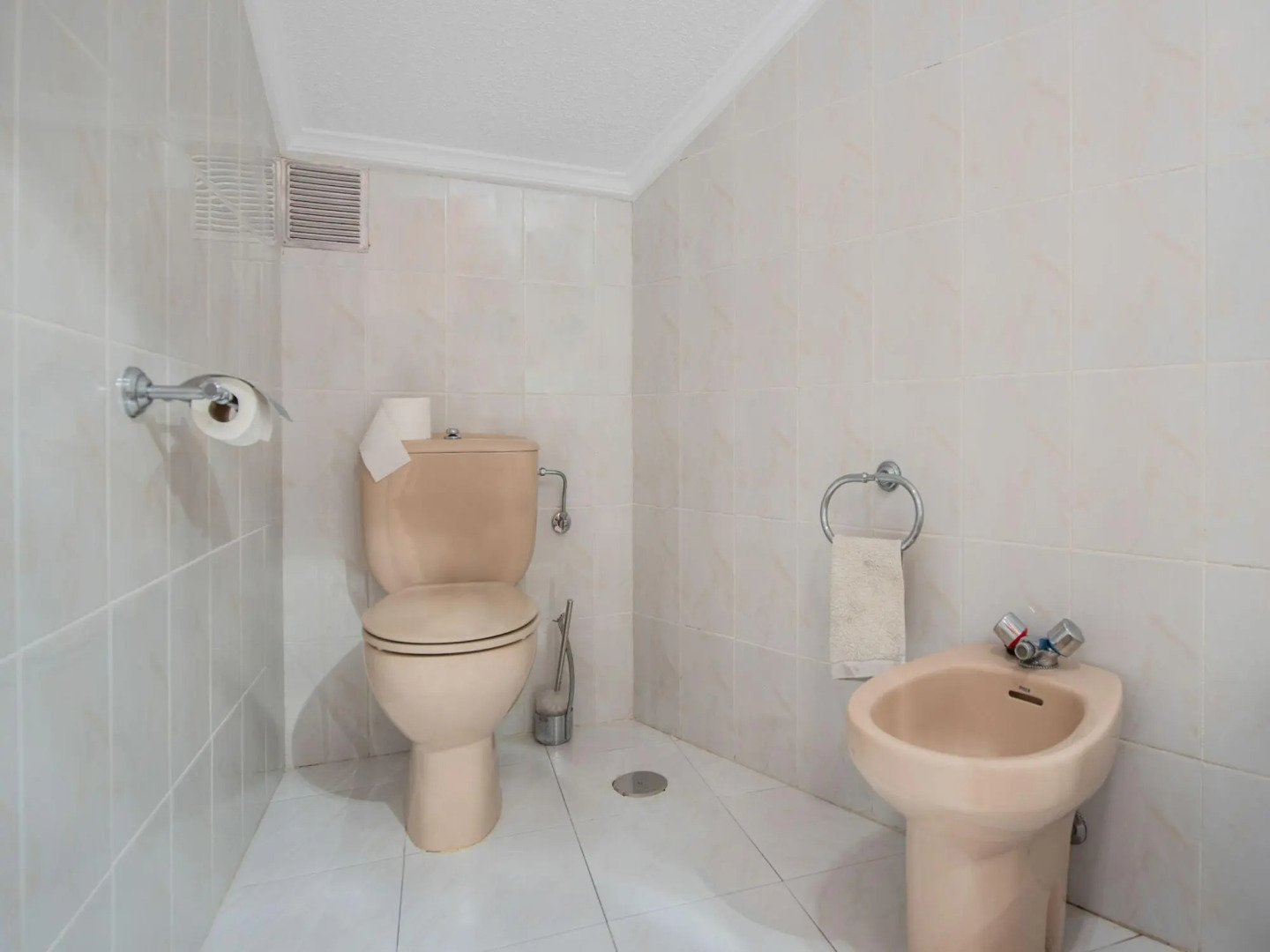 Lovely Holiday Home in Loredo a Stonethrow From the Beach & Communal Pool