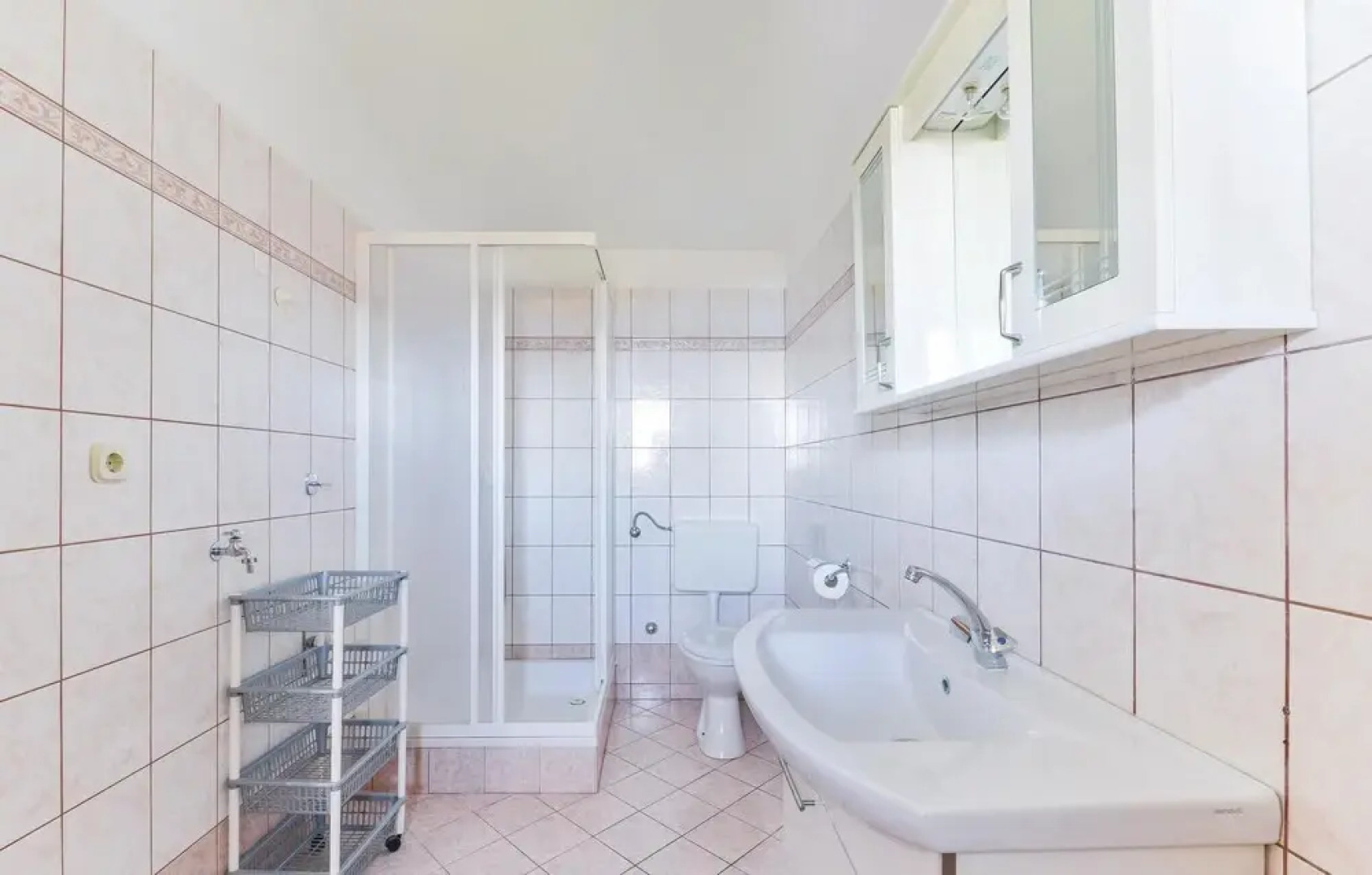 Nice Home in Kustici With Wifi and 2 Bedrooms