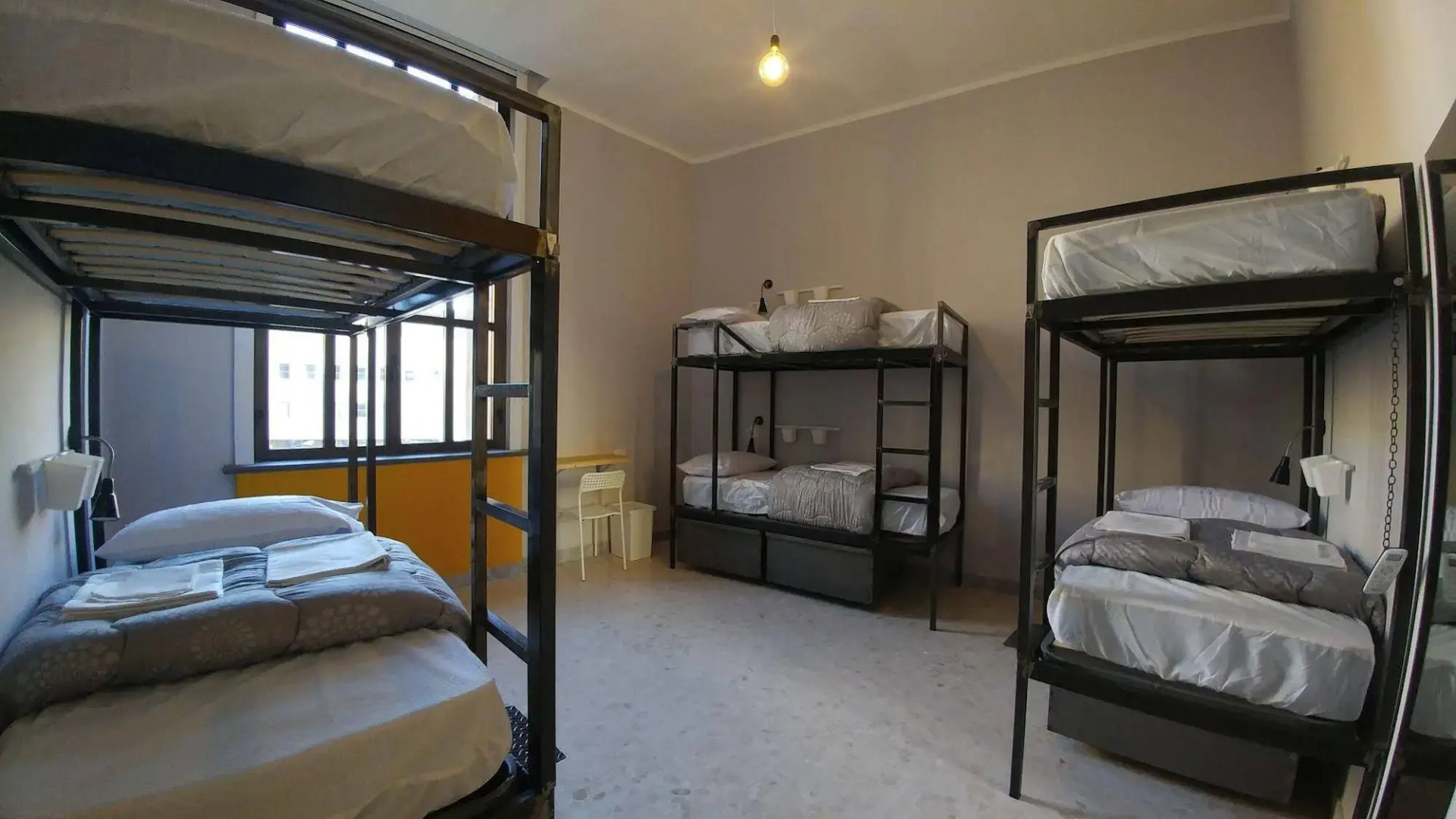 NeapolitanTrips Hostel and Bar