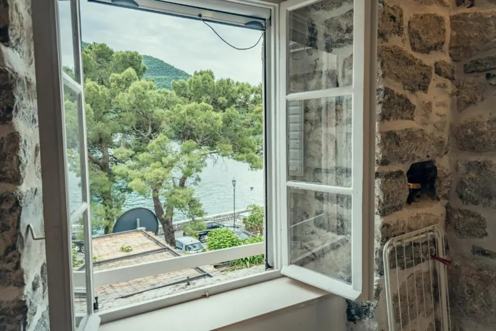 Sunny Port Apartment & Rooms