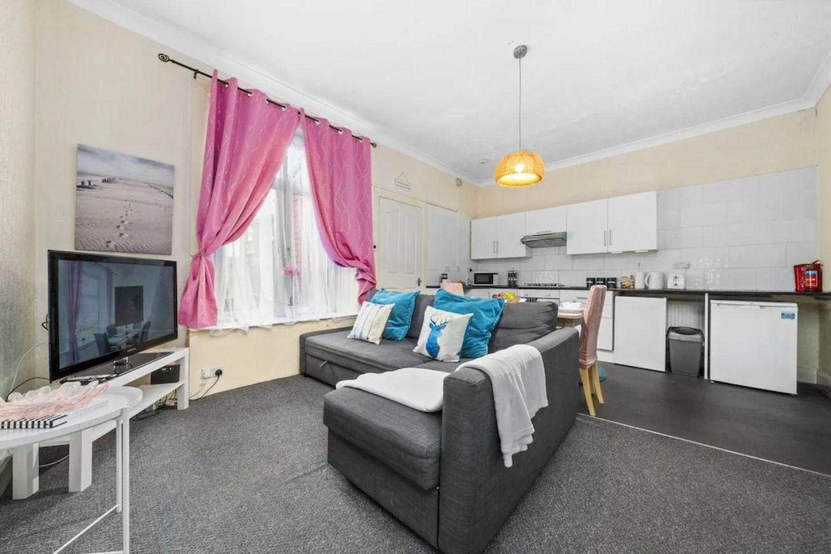One Bedroom Apartment by Klass Living Serviced Accommodation Bellshill - Elmbank Street Apartment with WIFI  and Parking