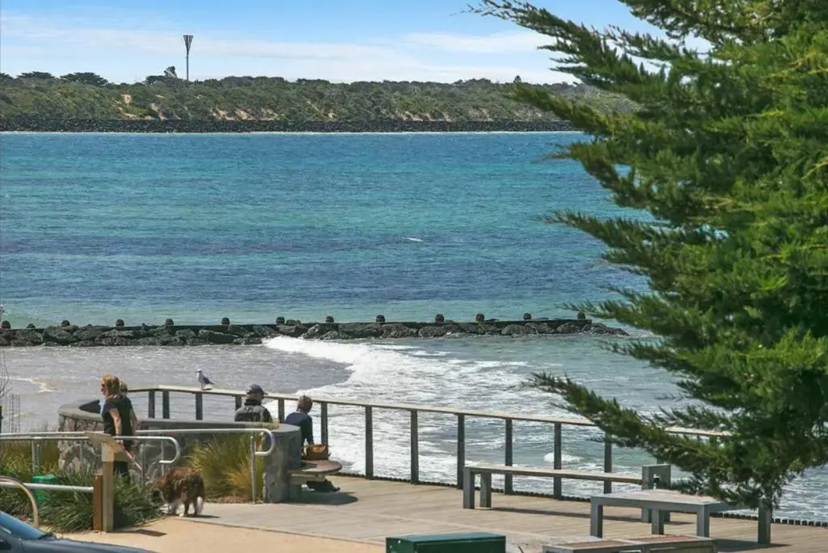 Lonnie Beach View Apartment