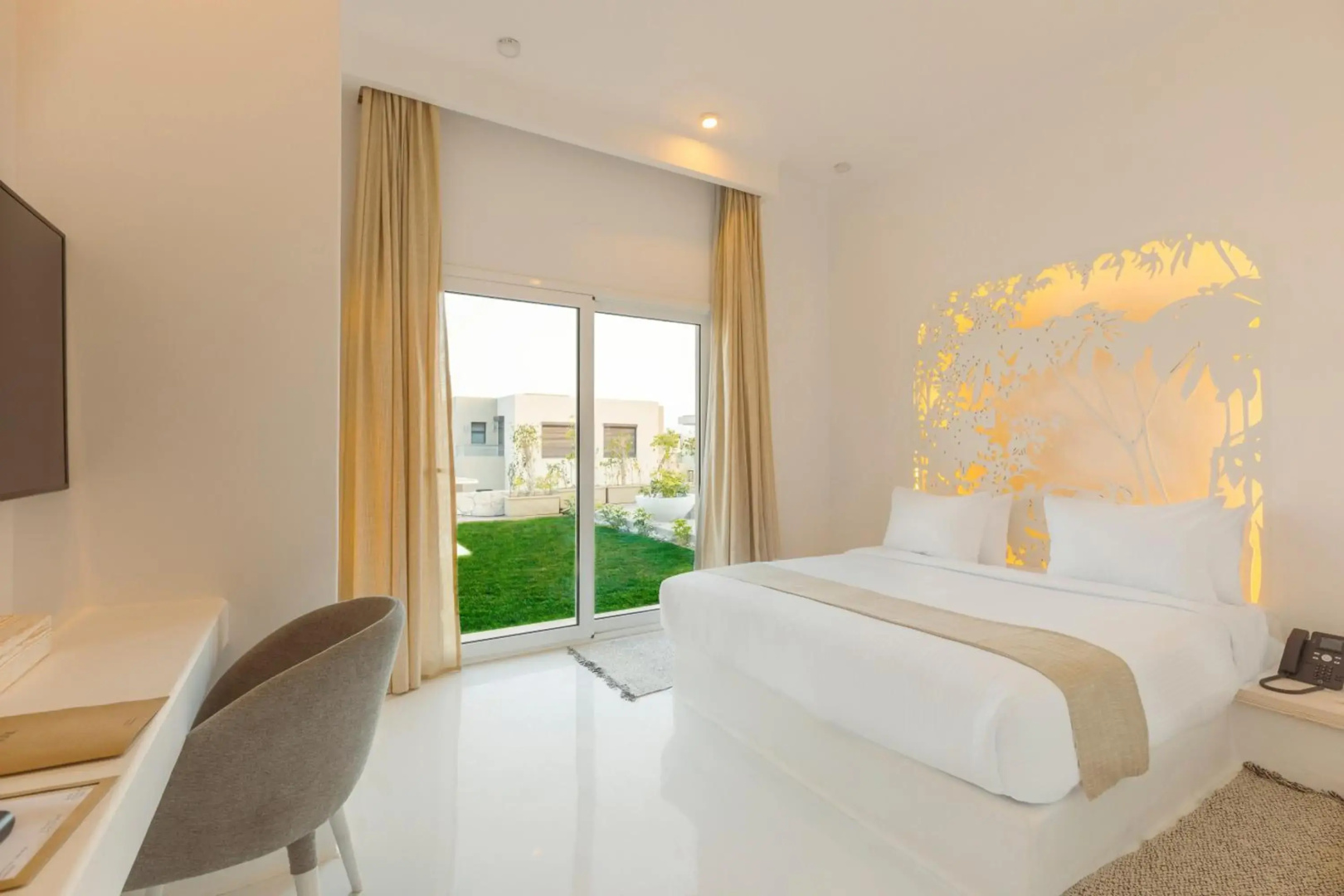 Tanoak Hotel