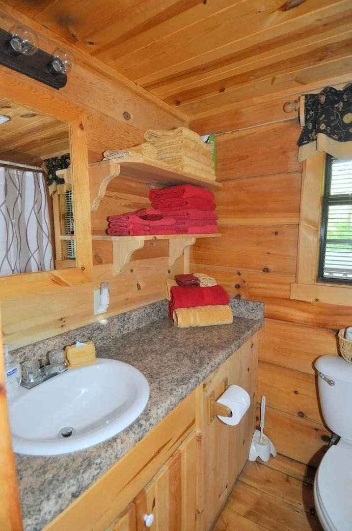 Sleepy Creek - Creekside Escape