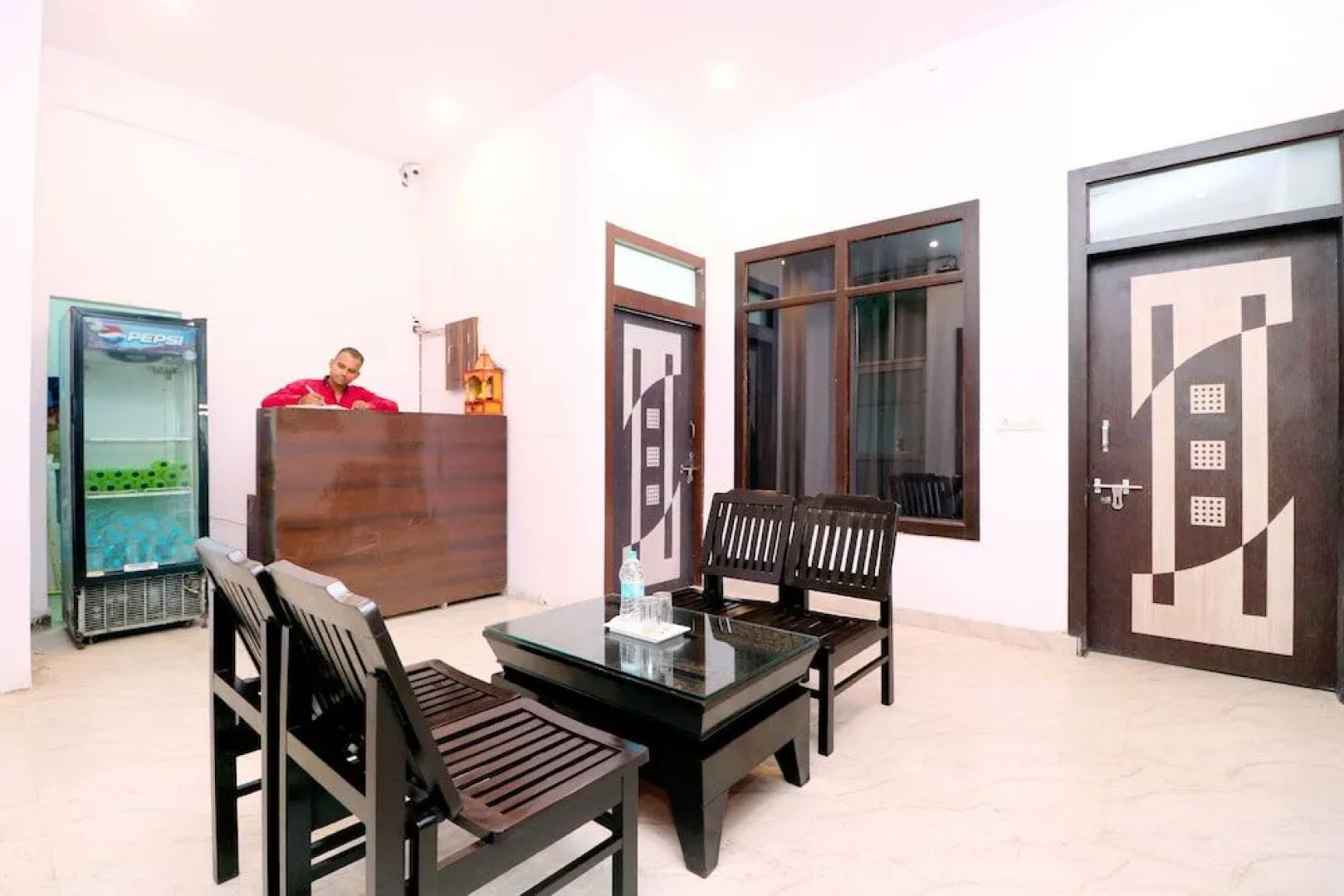 Oyo 43845 Hotel Red Velvet Inn