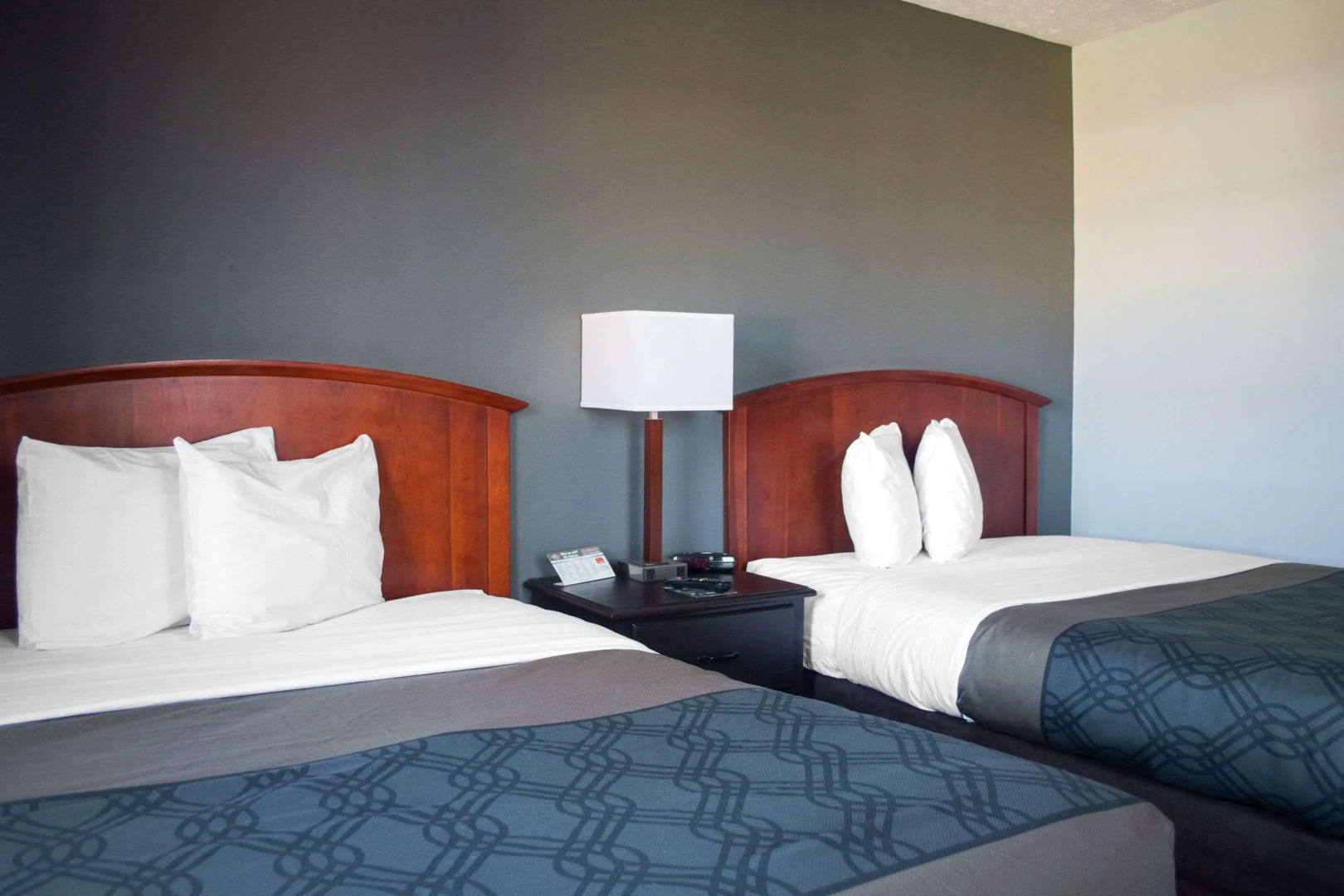 Econo Lodge Inn & Suites Sandusky South