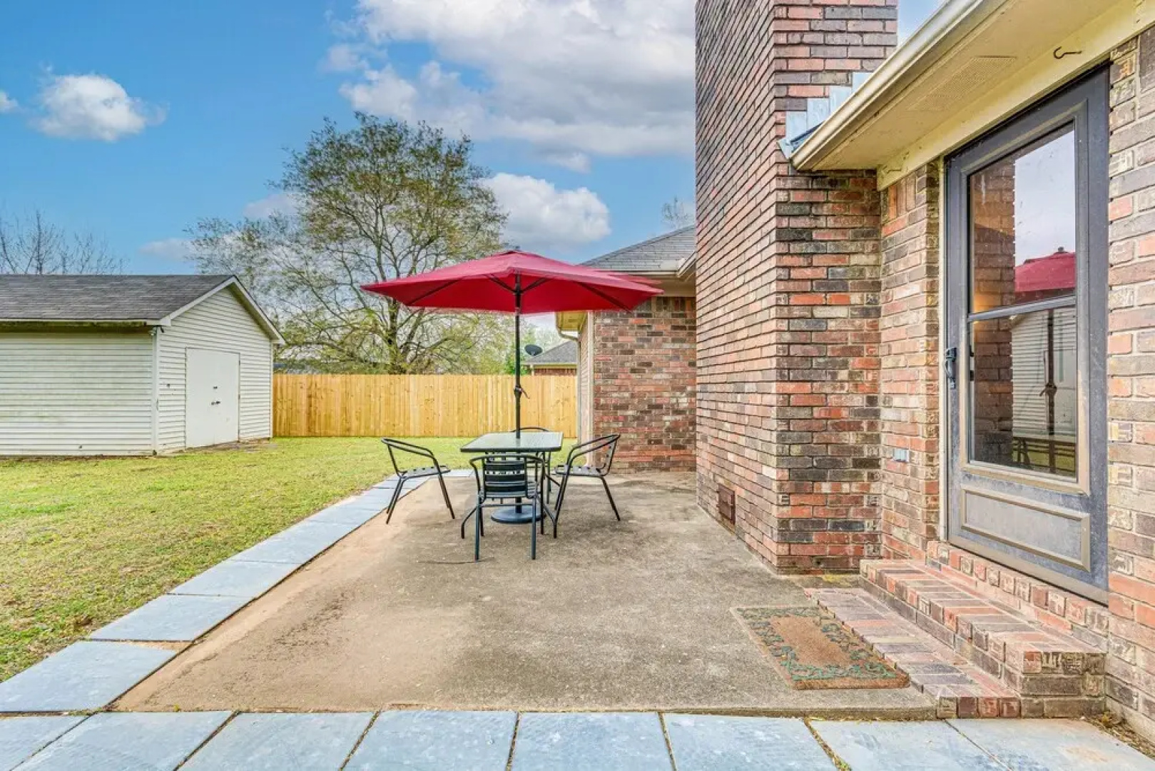 Pet-friendly Conway Home: 1 Mi to Hendrix College!