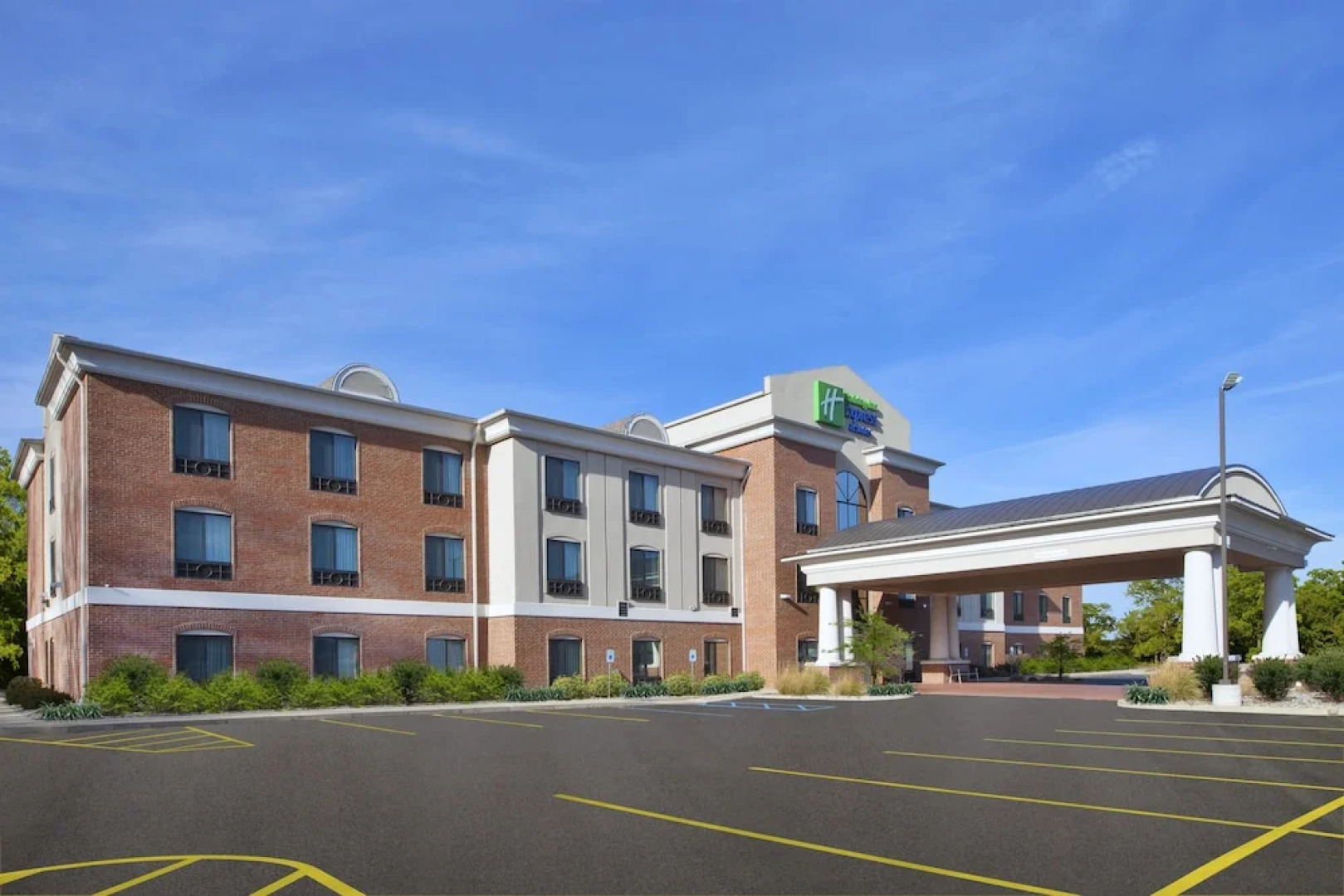 Holiday Inn Express & Suites Niles