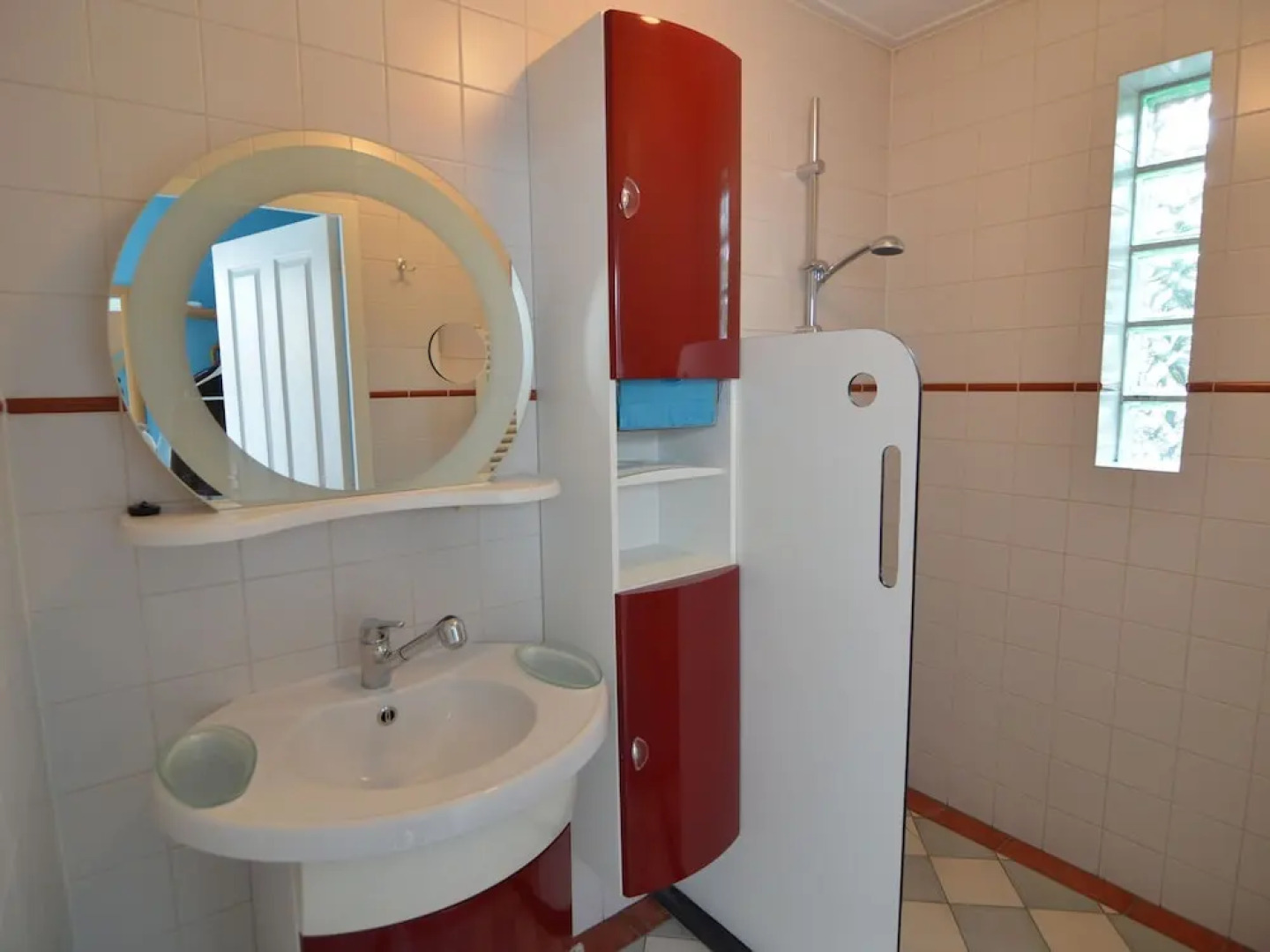 Lavishly Appointed Group Accommodation in a Quiet Location With Distant Views and a Swimming Pond