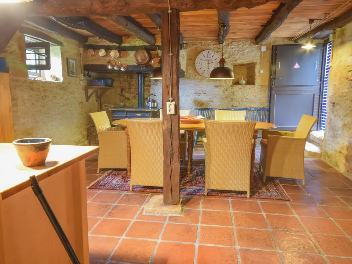 Spacious Villa in Puy-l'évêque With Swimming Pool