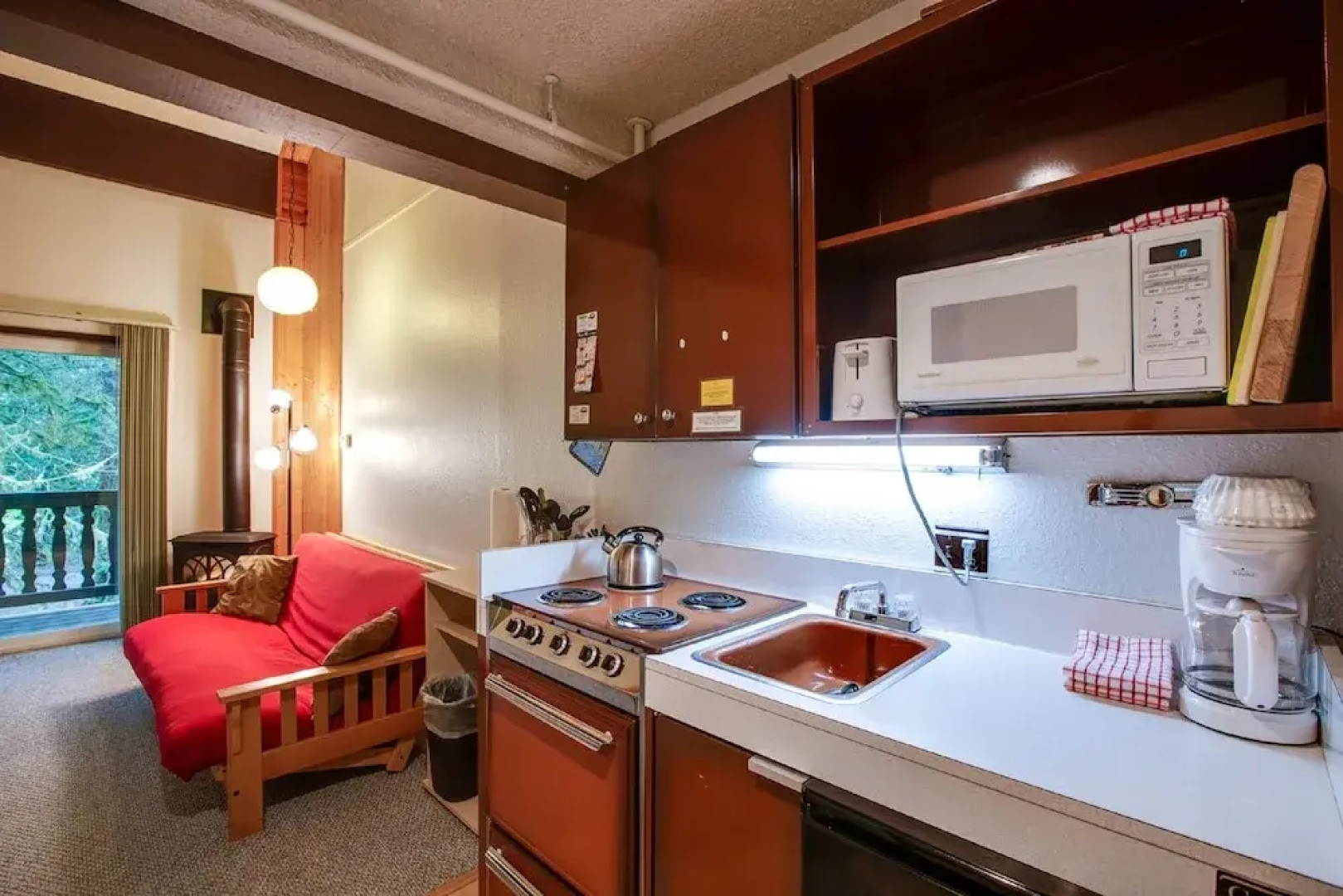 56SLL - Fireplace - Inexpensive - Kitchenette - Sleeps 4