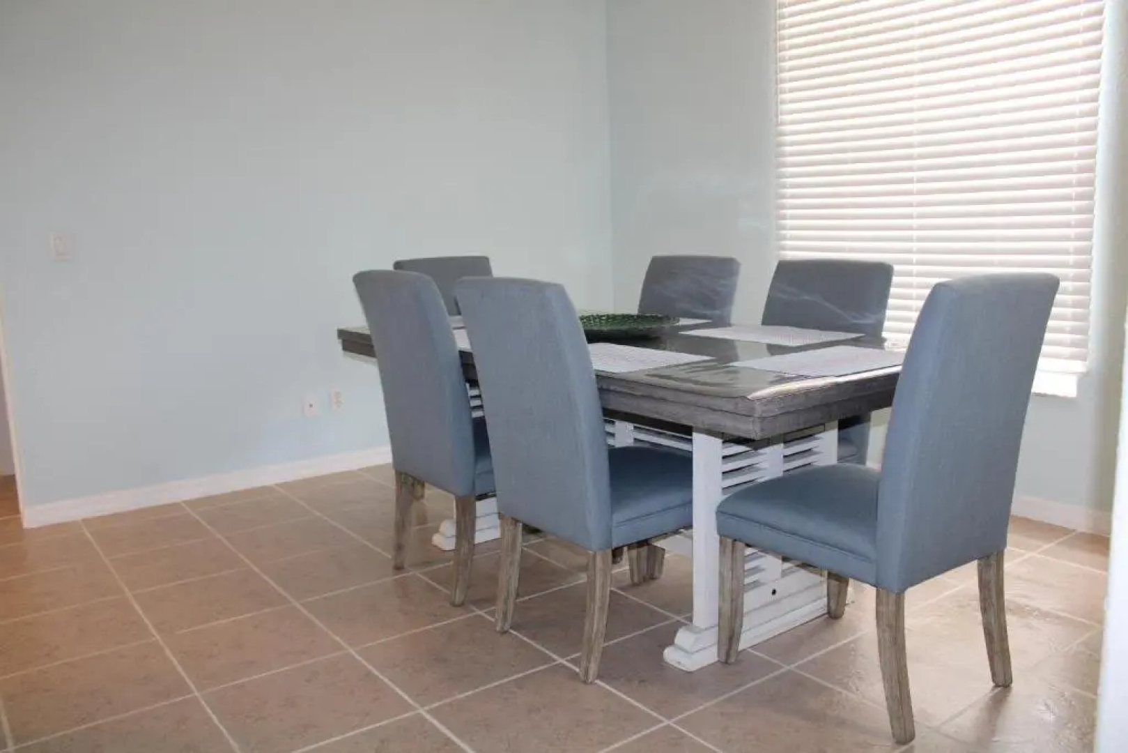 Spacious and private pool house, 15 min to beach