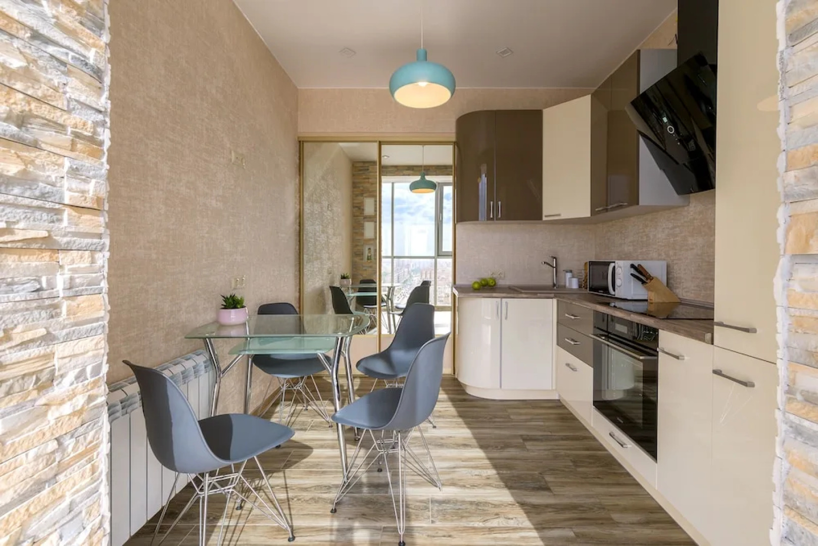 Апартаменты с видом на Ленинский проспект