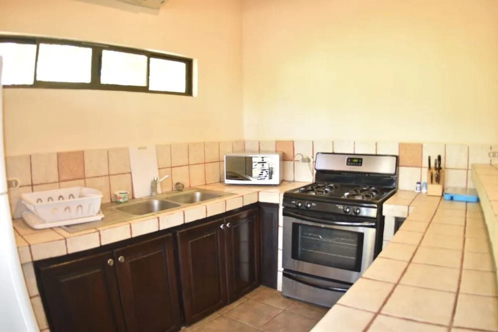 Casa Aura Beachfront Premium Hostel