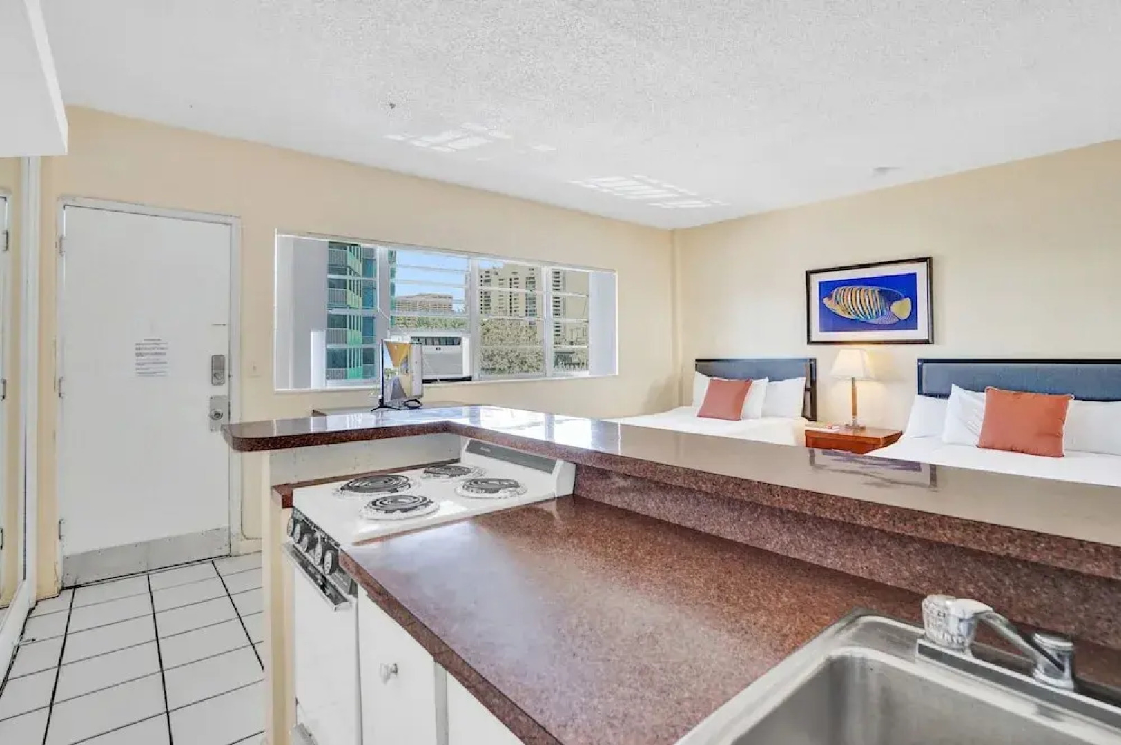 Gorgeous 1br apartment, a walk from the Beach