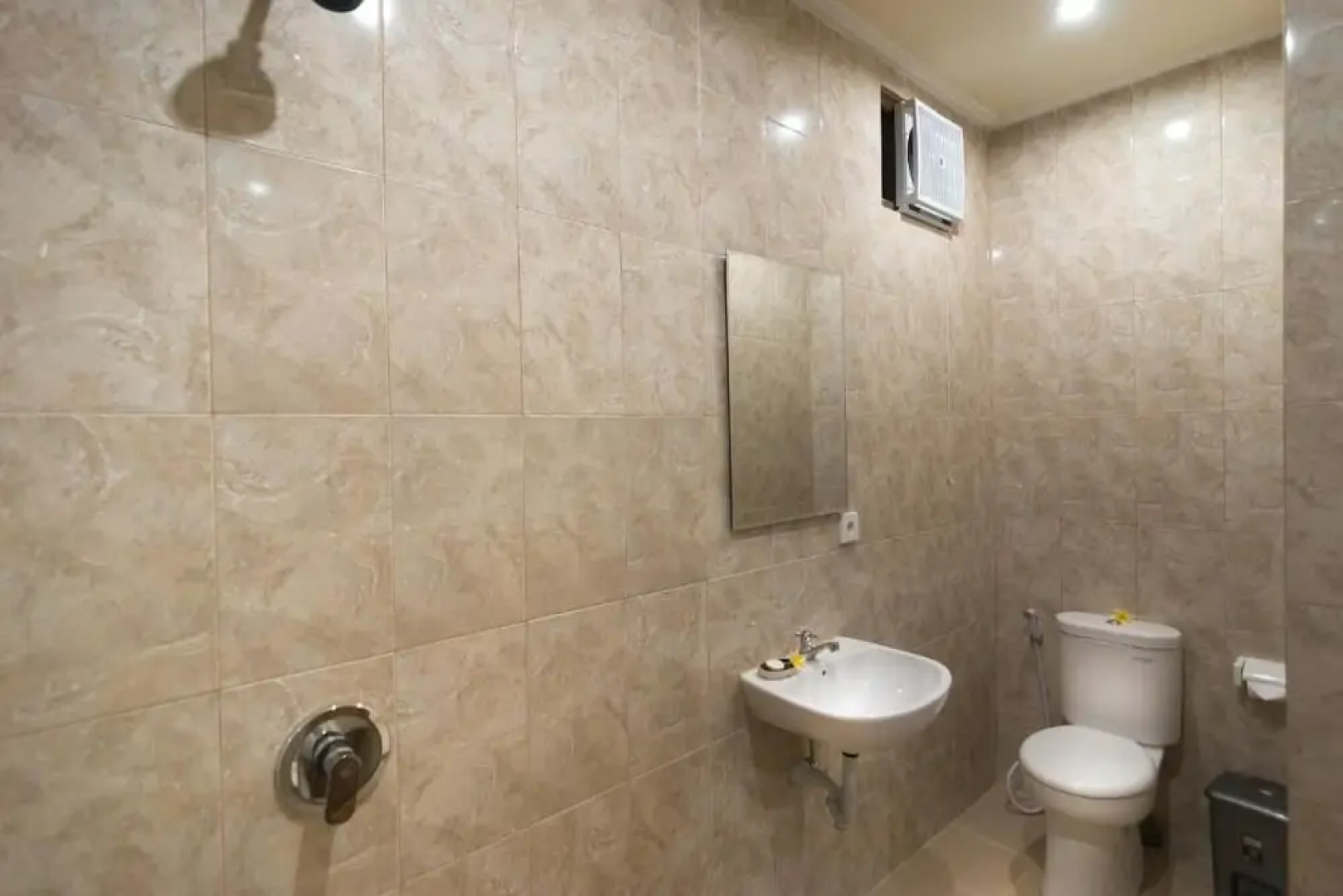 Umah Dangin Guesthouse - Hostel