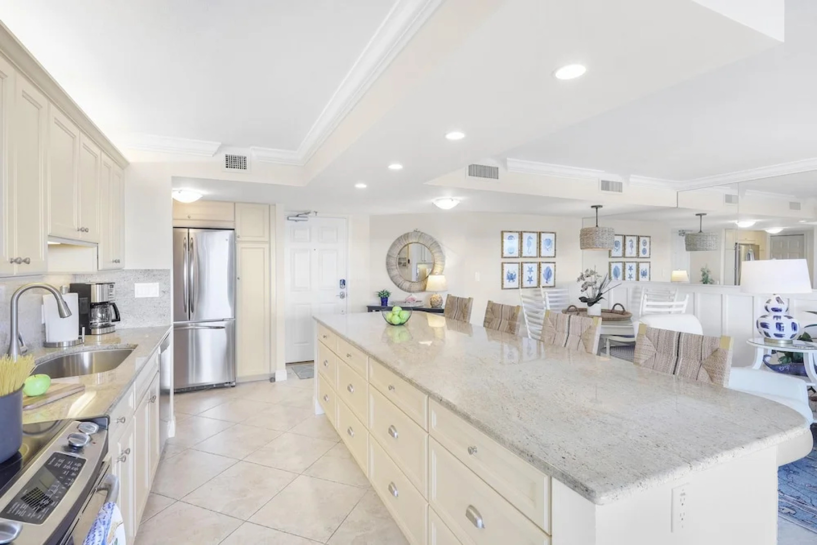 Cozy Beachfront Getaway With Pool and spa