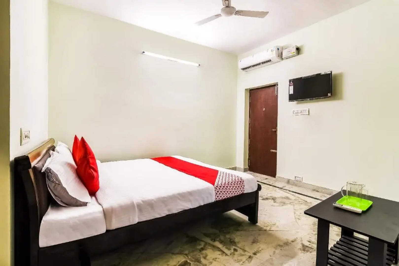 OYO 42984 Kartikeya Park View Residency