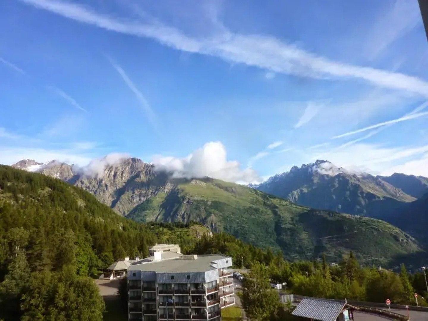 Skis Aux Pieds Station 1600 Sun Vallee