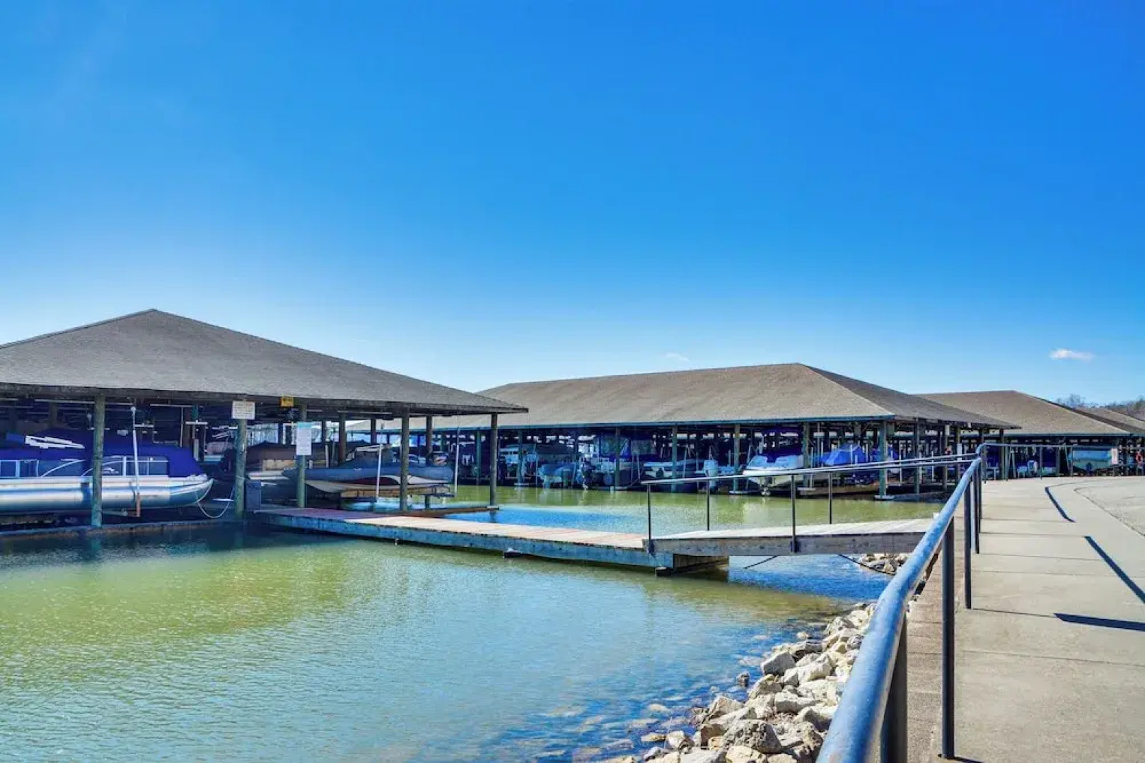 Pool & Lake Access: Mariners Landing Resort Studio