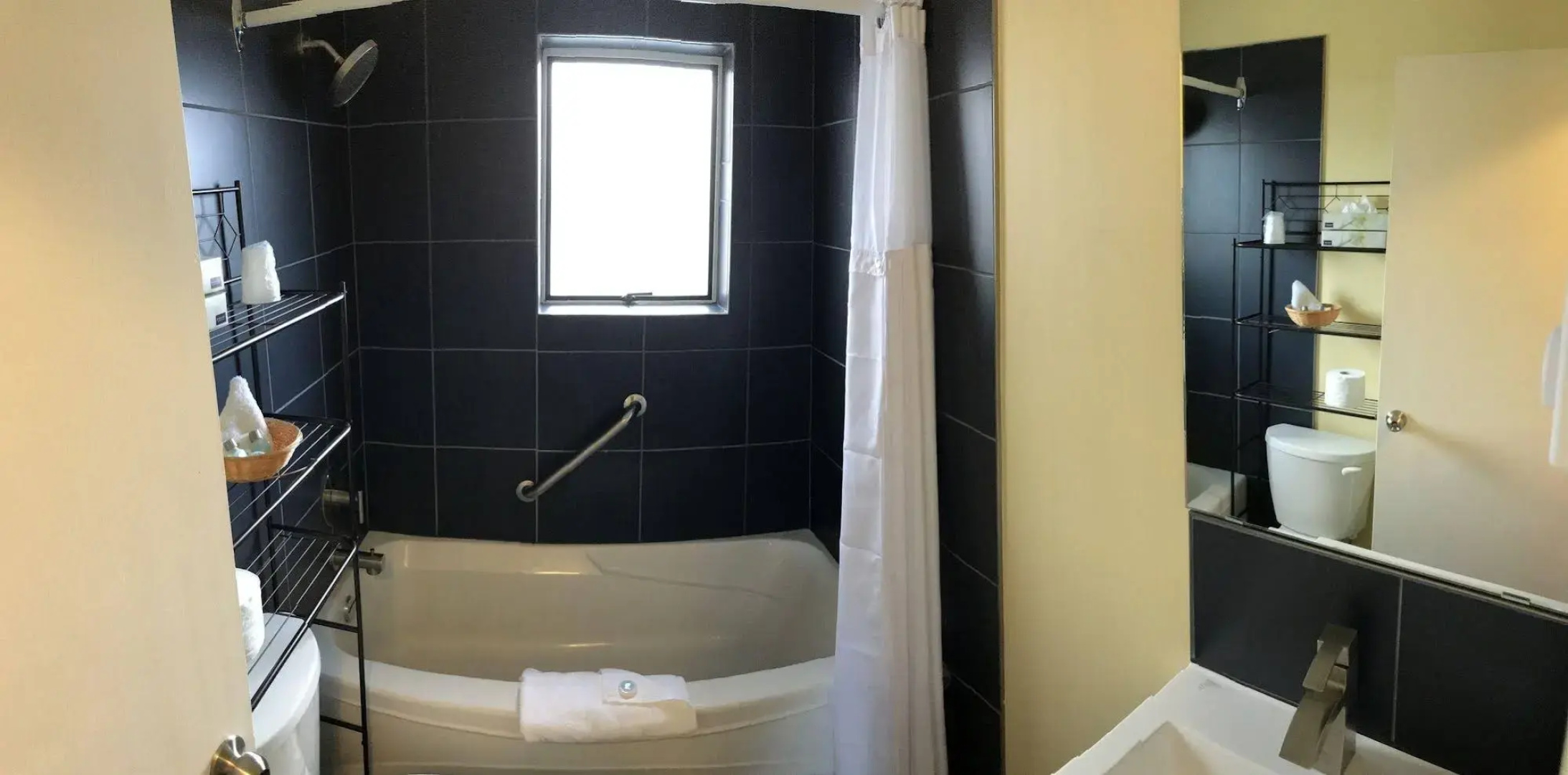 The Port-O-Call Inn & Suites