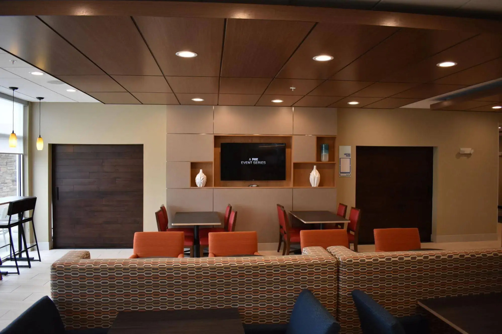 Holiday Inn Express & Suites Parkersburg East by IHG
