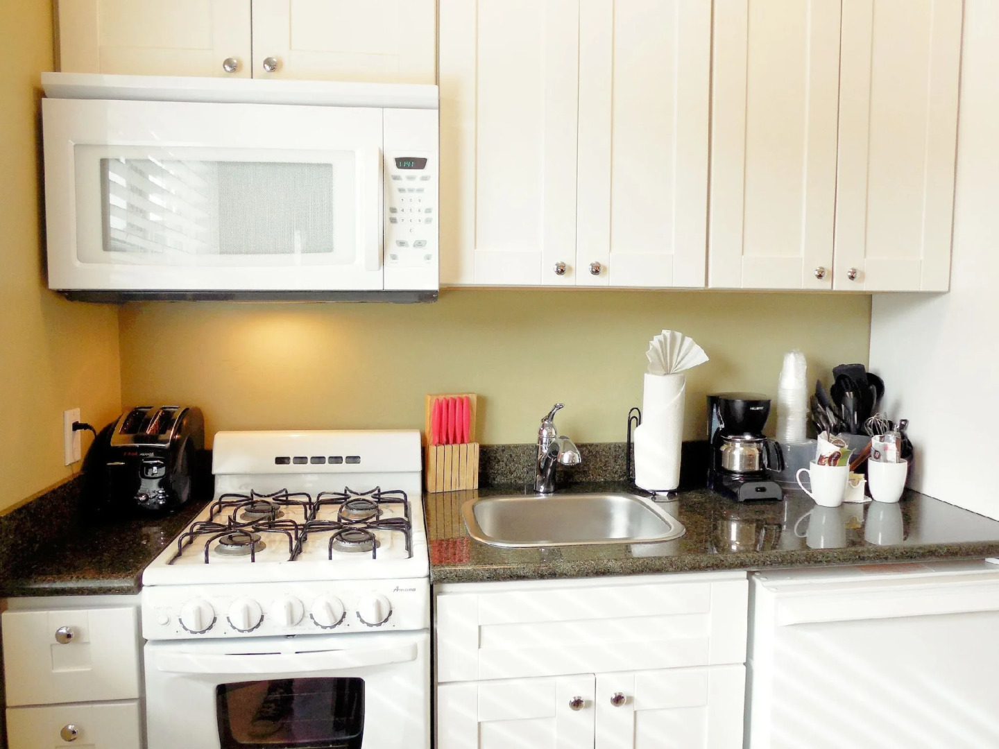 Sea Breeze Inn And Cottages