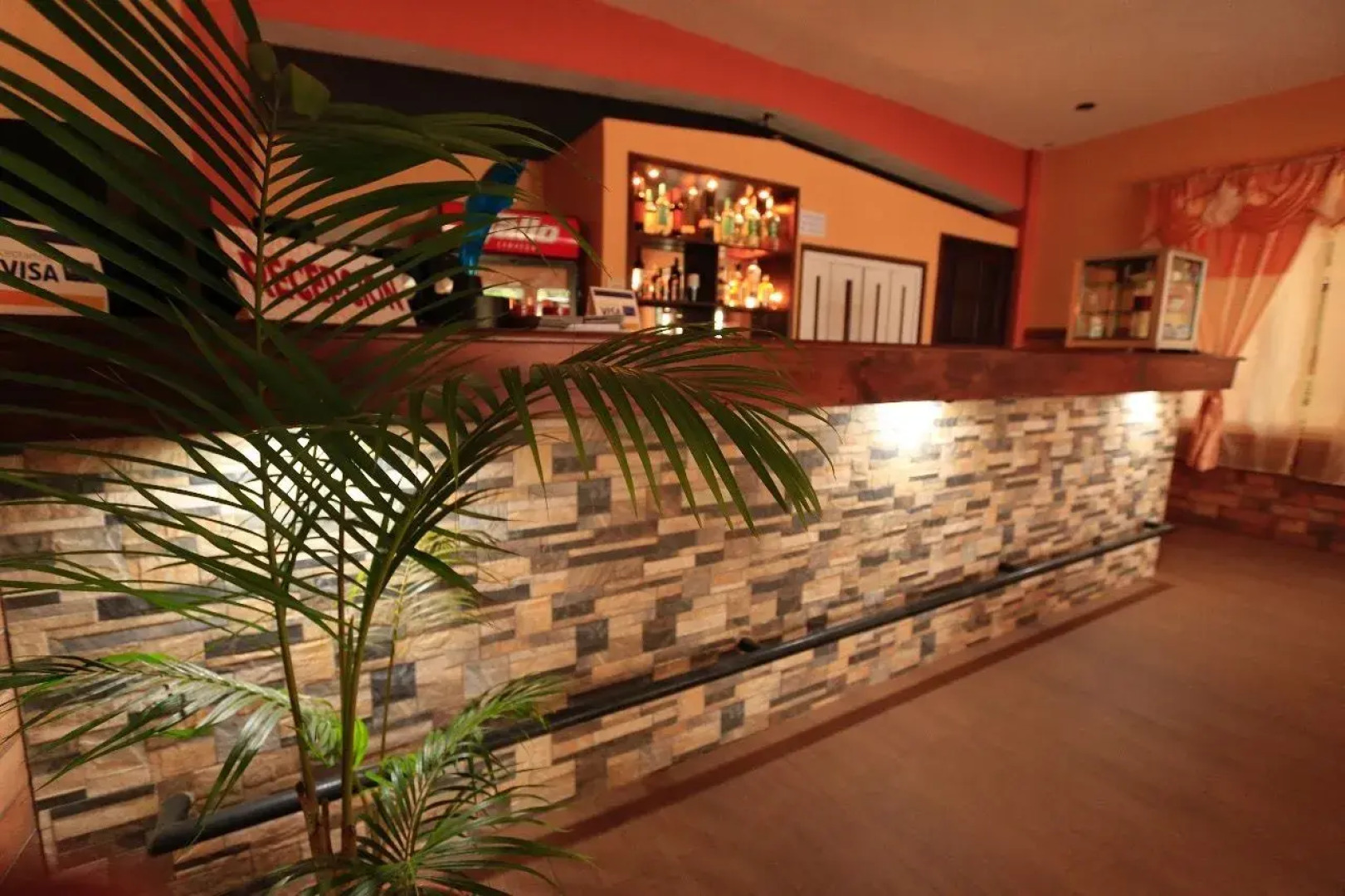 El Delfin Hotel y Restaurante