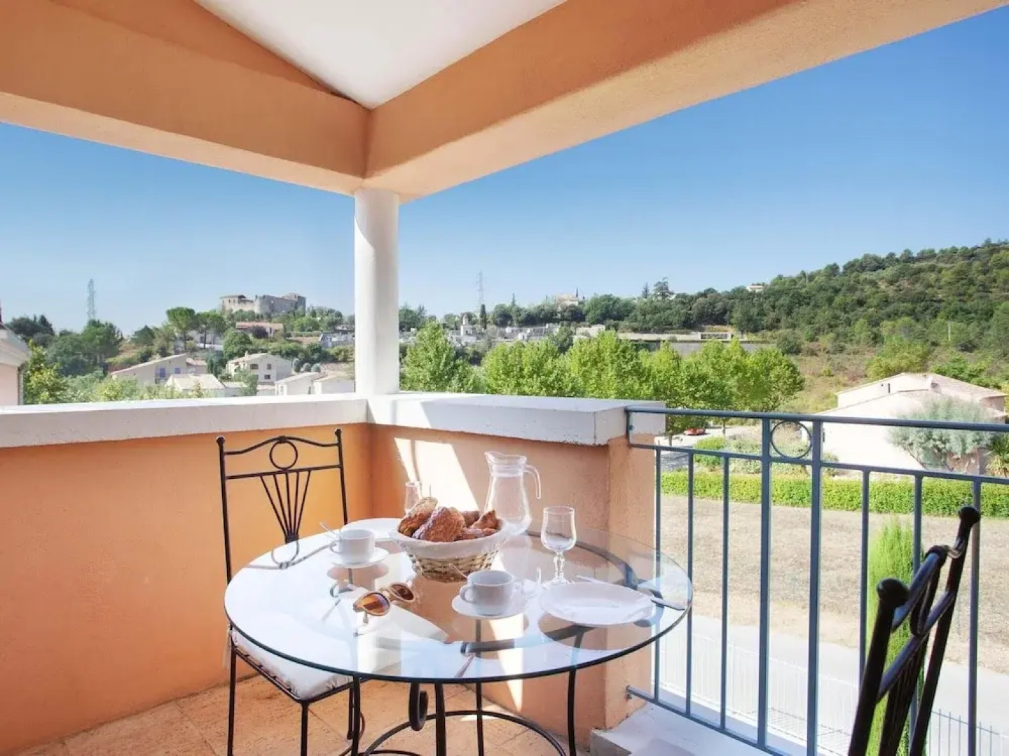 Apartment in Greoux-les-bains Near Lakes